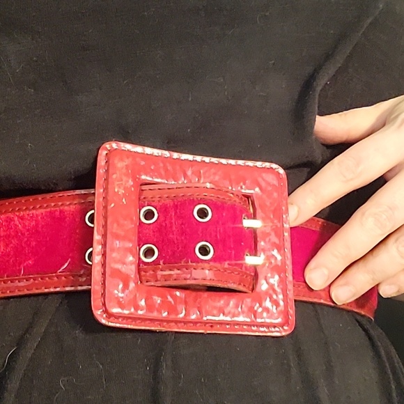 Unique double pronged red belt - Picture 2 of 5